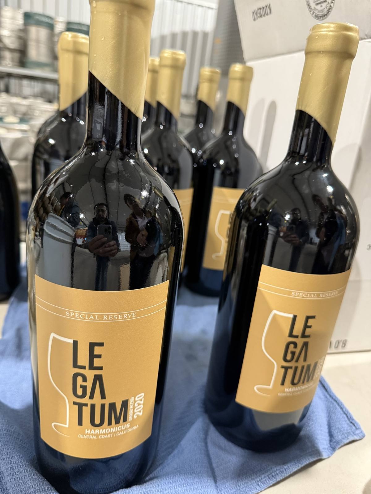 A row of finished Legatum 2020 Harmonicus magnums with hand-applied gold wax
