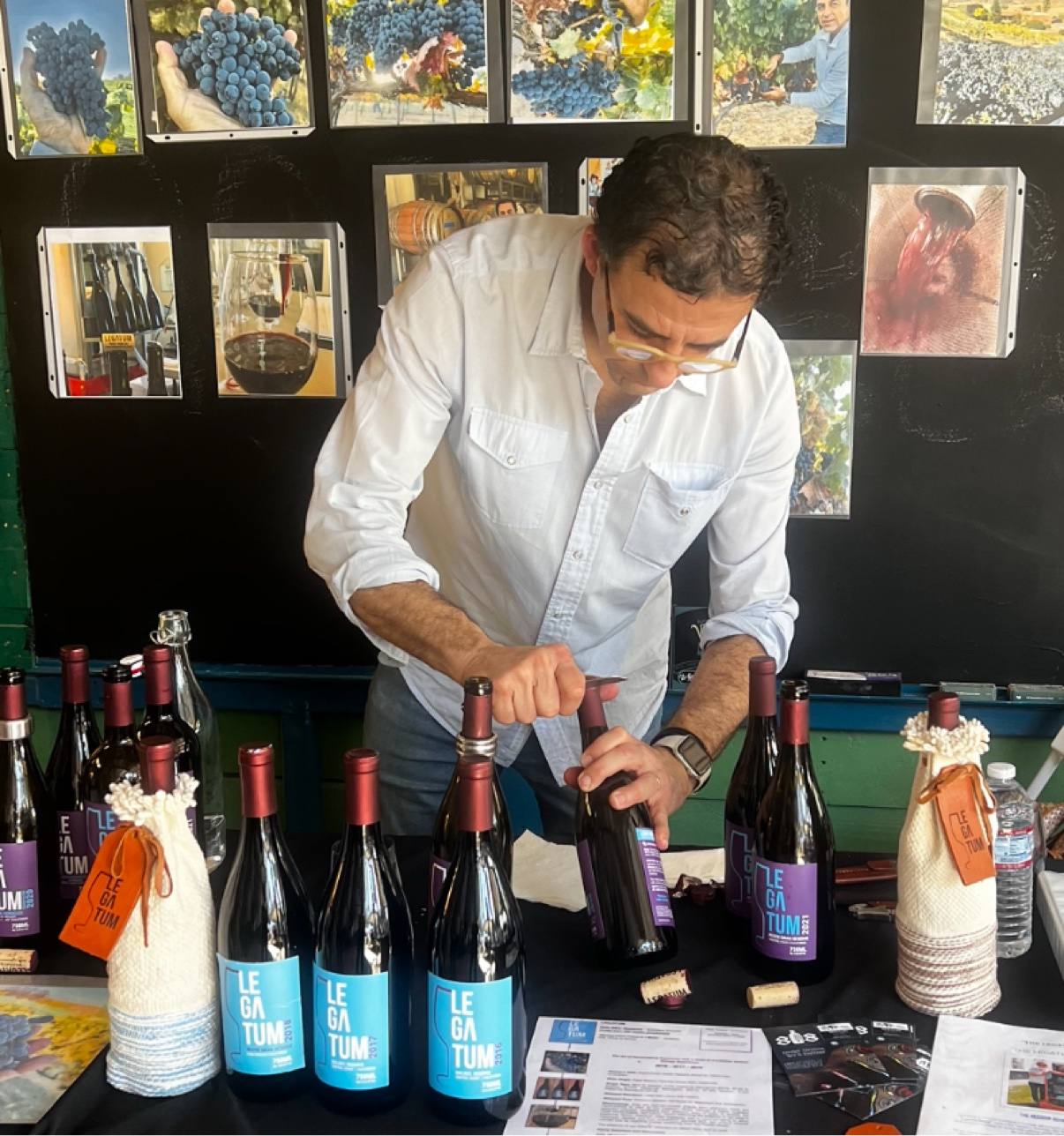 Guillermo Seta opening a bottle of Legatum at the tango-themed bar